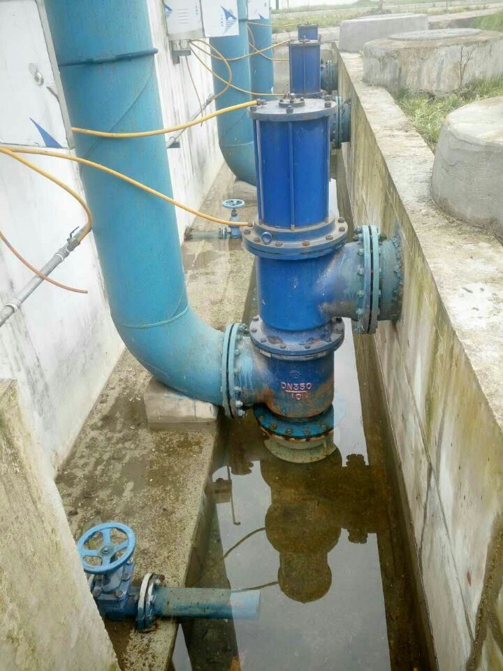 自來水廠角式排泥閥安裝現場